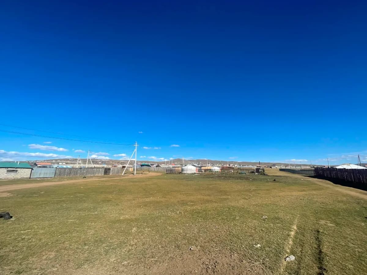 Хүй долоон худаг байрлалтай зуслангийн зориулалттай газар зарна.